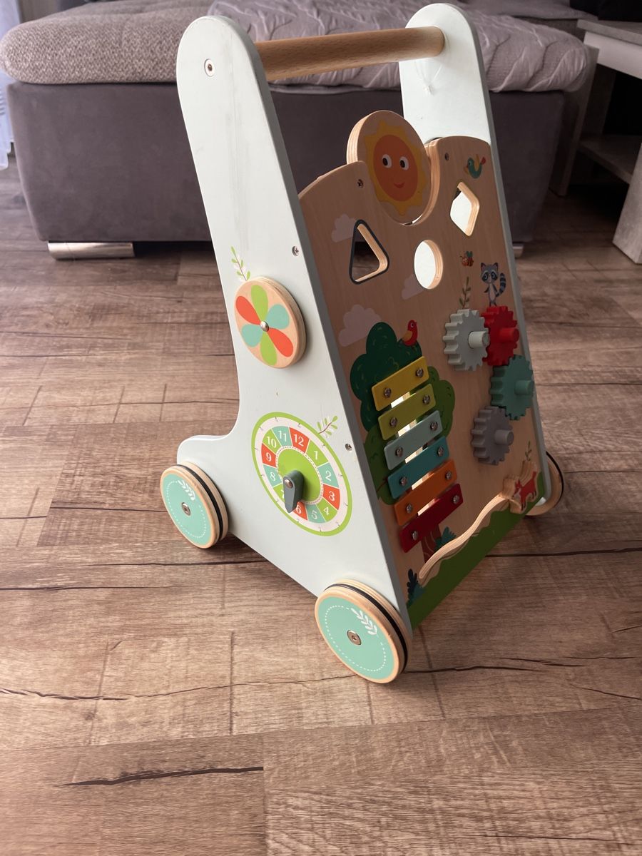 Spielzeuge: Holzlaufrad mit Motorikzentrum – Gebraucht aus Hallau von Timi04.03. 1