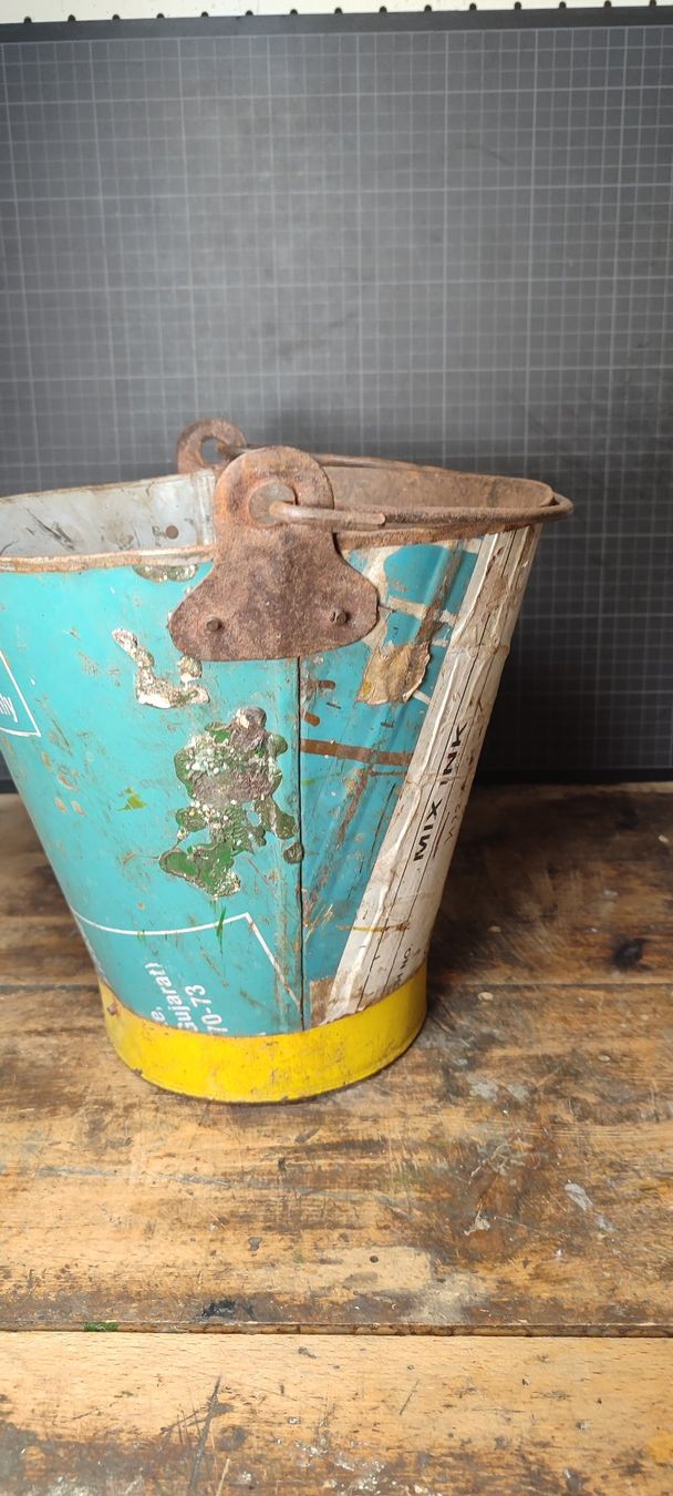 Sonstiges für Haushalt & Wohnen:  Wunderschöne upcycling Eimer Nr 3 – Gebraucht aus Gelterkinden von MYSTOREFORYOU4460 1