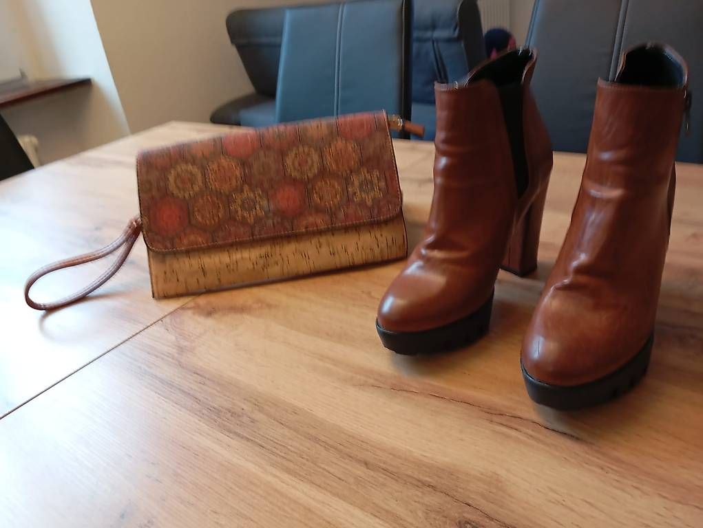 Scarpe da donna: Scarpe in pelle  – Usato da Cresciano venduto da xga_j8p2 1
