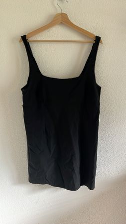 Robe noire courte