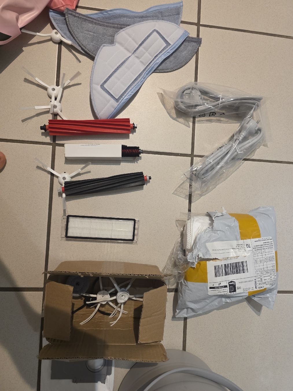 Roborock Aspirapolveri & Accessori: Roborock S8 MaxV Ultra Robot Vacuum + New Accessories Kit – Usato da Cointrin venduto da oli_bh8w 2