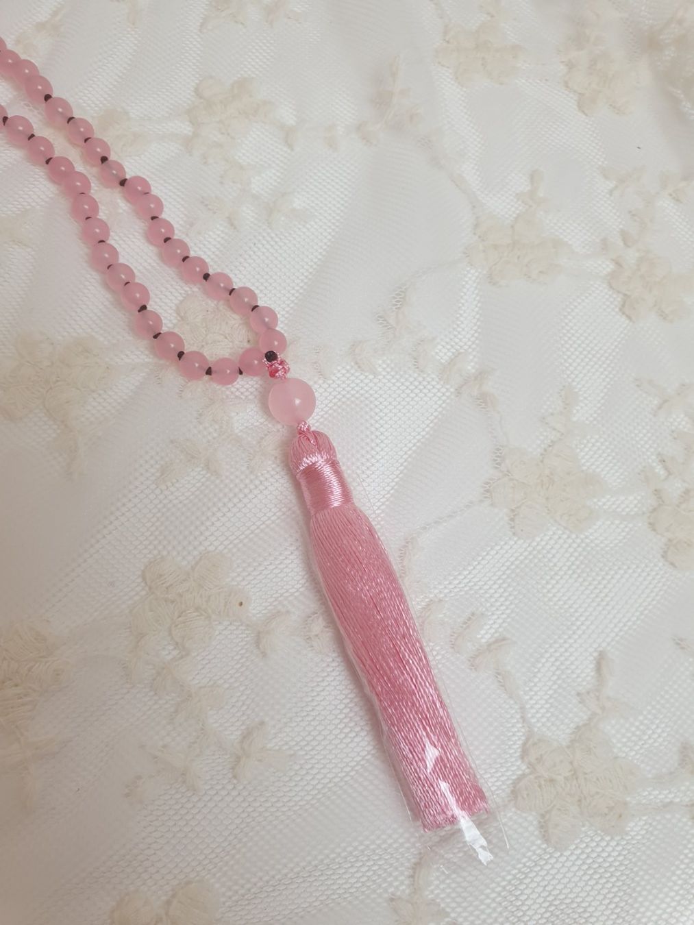 Catenine: Mala Halskette Rosa mit Quaste Länge 45 cm – Nuovo e nell'imballaggio originale da Gossau ZH venduto da LeoniesDeko 1