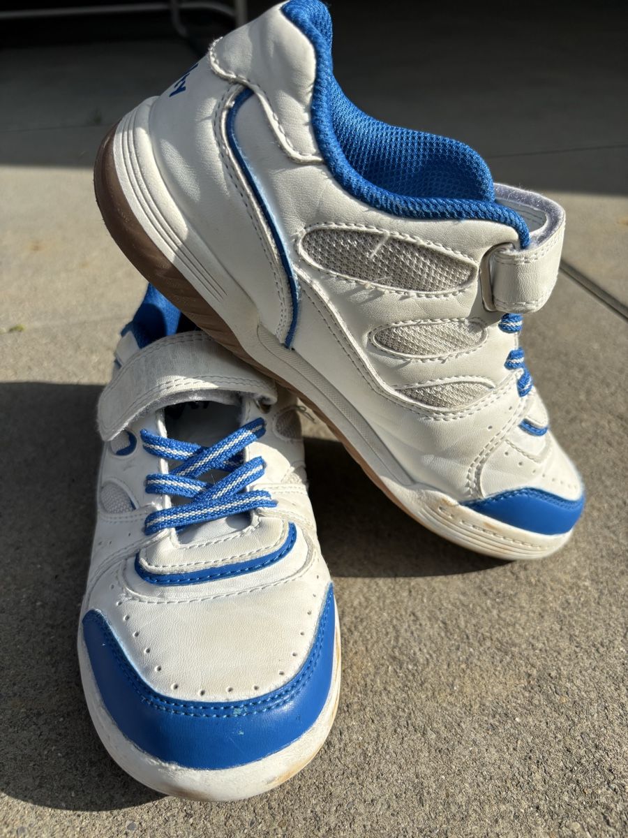 Decathlon Schuhe für Jungen: Hallenturnschuh Gr. 33 – Gebraucht aus Schöftland von Rbru 1