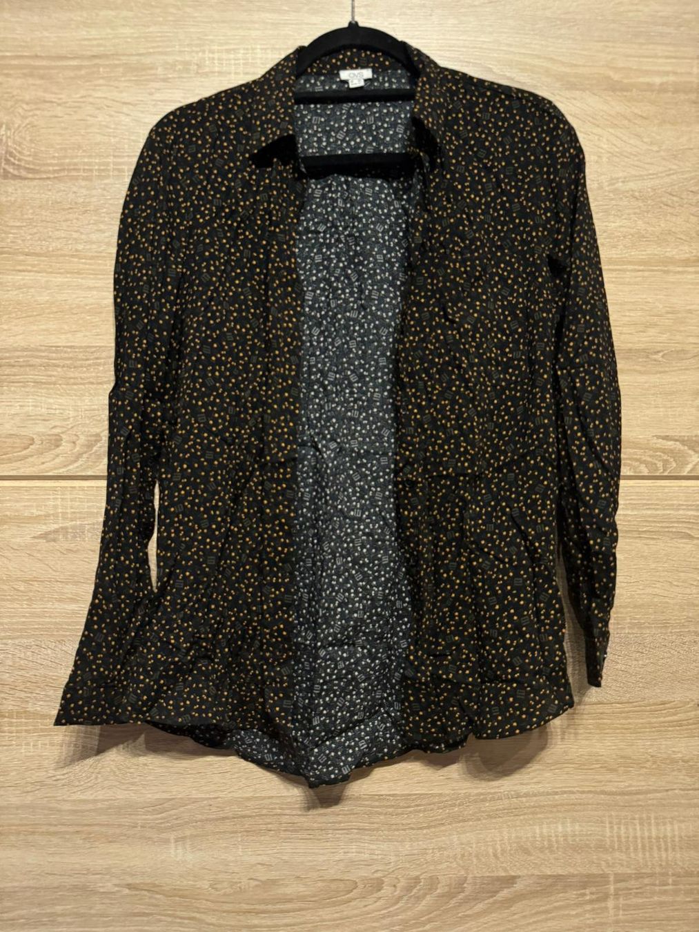 Camicette: Chemise noire à petites fleurs oranges – Usato da Montreux venduto da Iza_81199 1