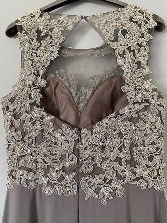Abendkleid lang, Spitze, Applikationen, Grösse 36, neuwertig