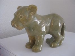 Keramikskulptur eines jungen Löwen, nummeriert 07