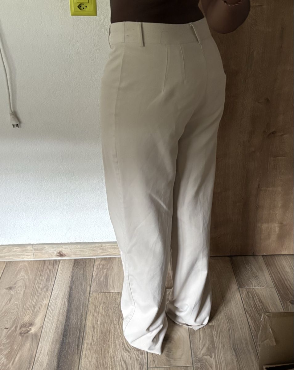 Pantaloni: Pantalon Amisu beige – Usato da La Roche FR venduto da syd_vdb6 1