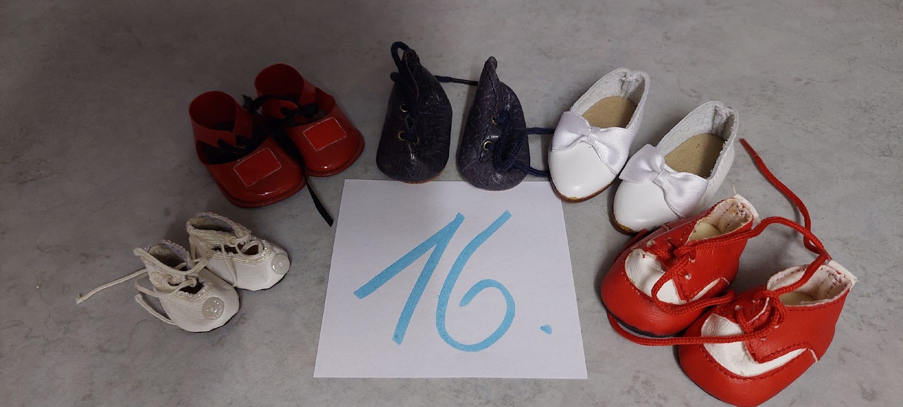 Bambole: 5Paar Puppenschuhe  – Usato da Muri AG venduto da nindo1 9