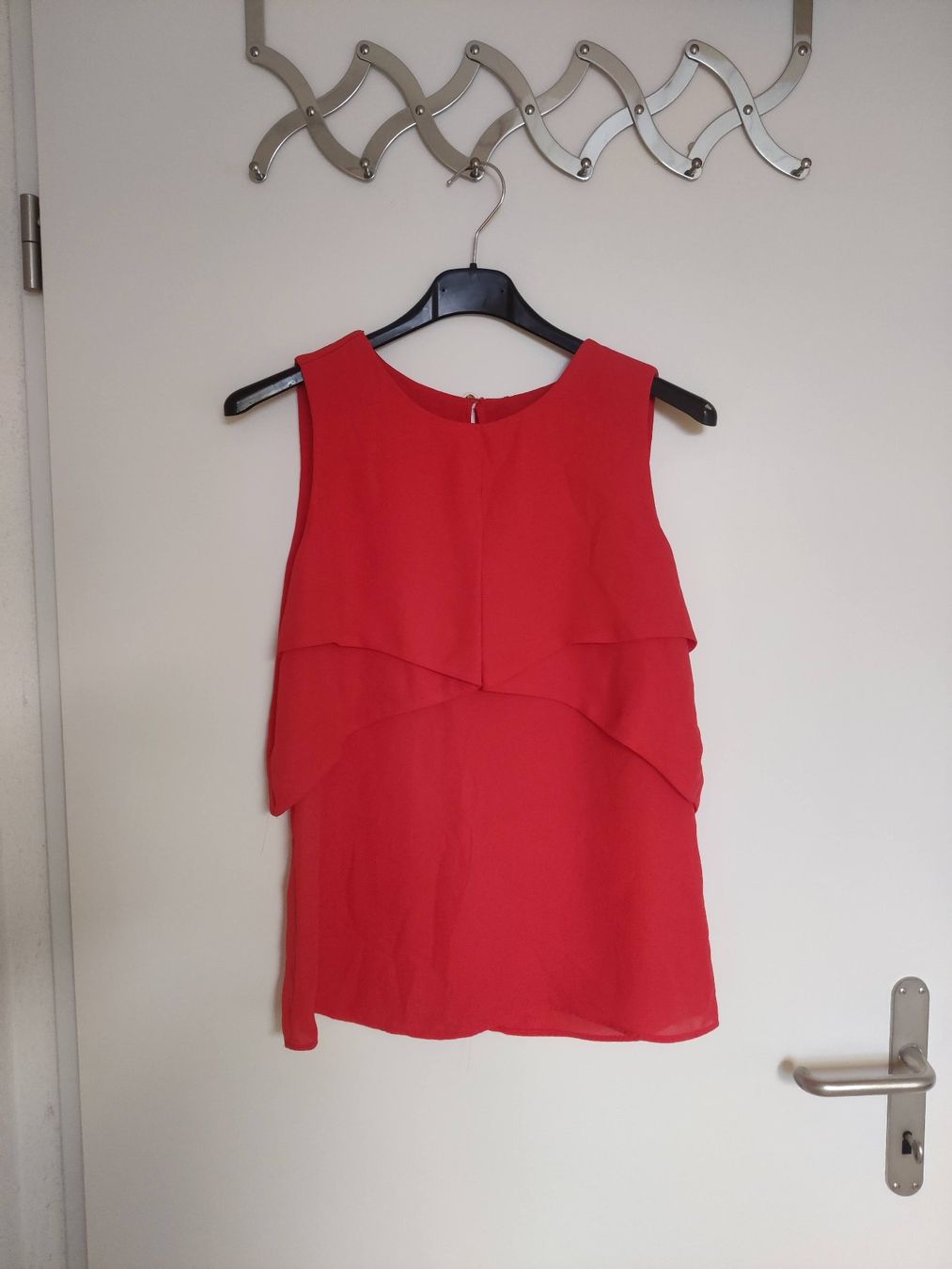 Top: Rotes Sommertop Gr. M - Elegant und Luftig – Usato da Birmensdorf ZH venduto da Nebuliane