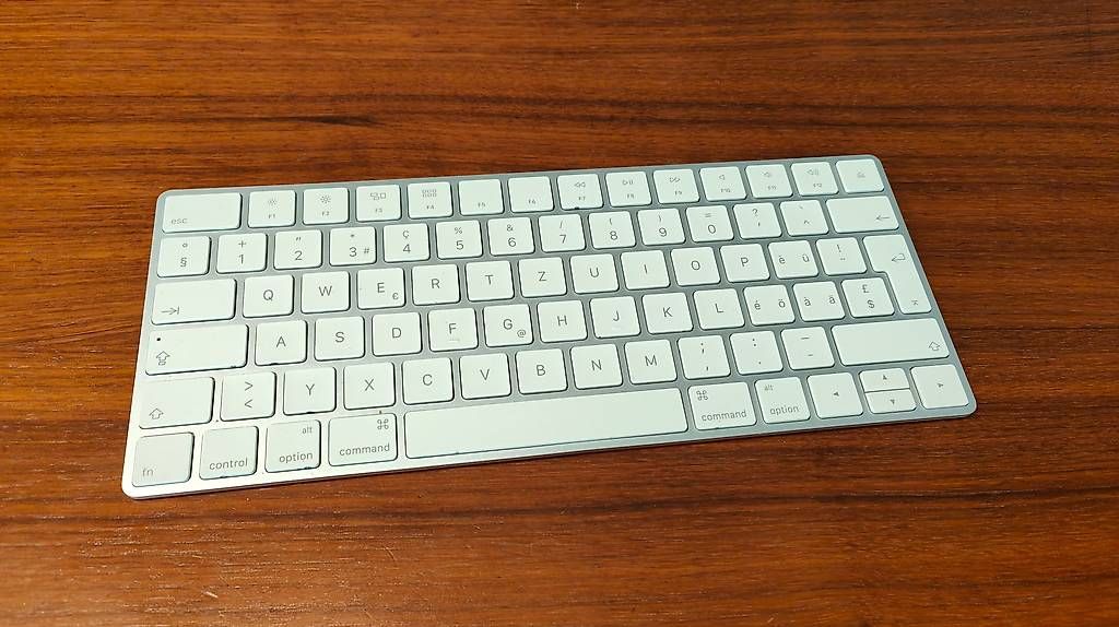 Apple Tastiere: Apple Magic Keyboard A1644 (Lightning) - ohne Touch ID – Usato da Bassersdorf venduto da zoooropa