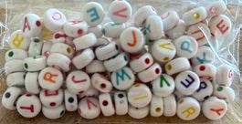Perlen / Bastelperlen Buchstaben weiss bunt 100 Stk
