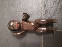unbekannte 14 cm kleine schwarze Puppe