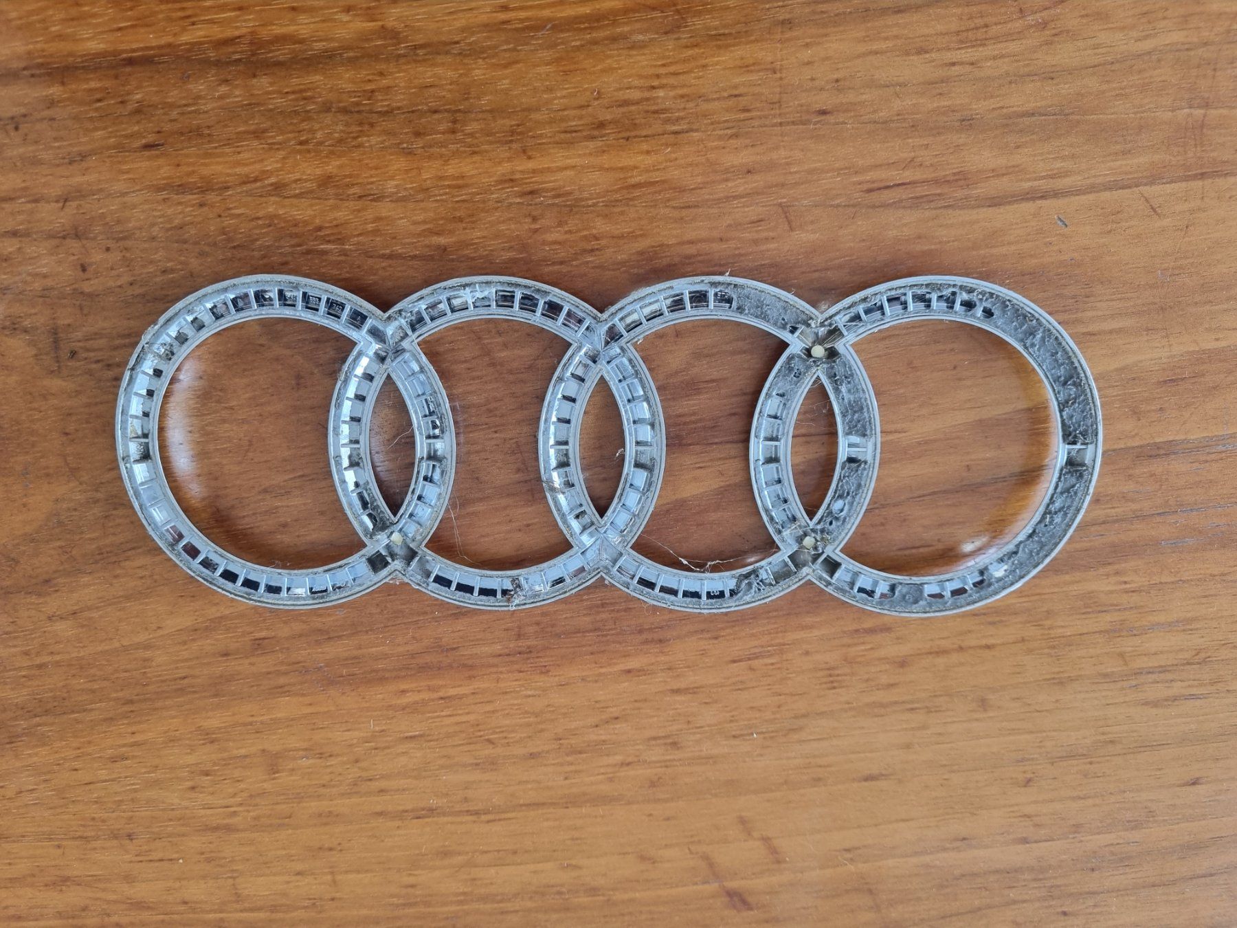 Toutes les pièces auto: Audi- emblem silber – D'occasion à Dagmersellen par 3571 1