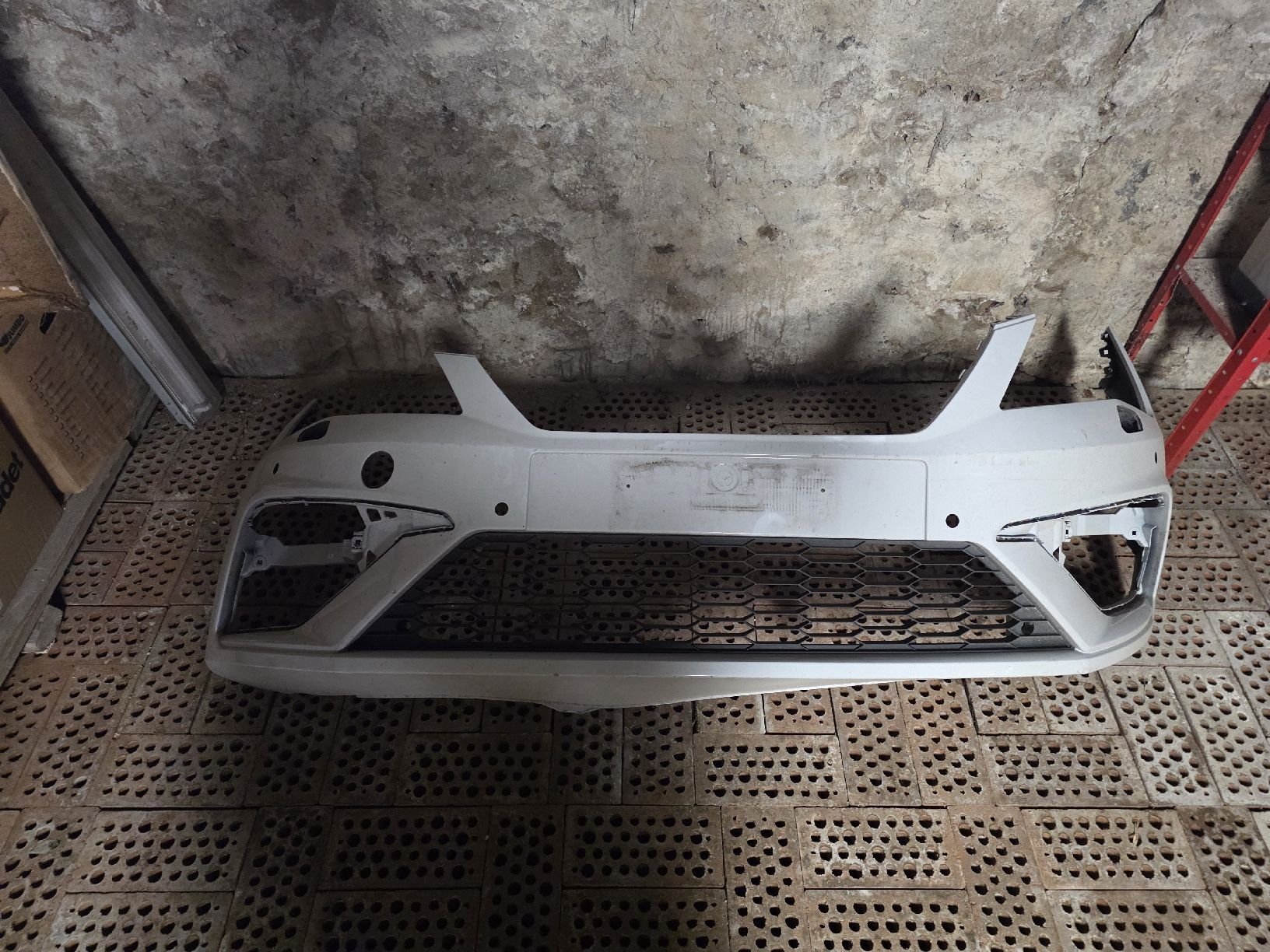 Seat Tutti pezzi di ricambio auto: pare-chocs avant seat 5f – Usato da Ste-Croix venduto da lourson