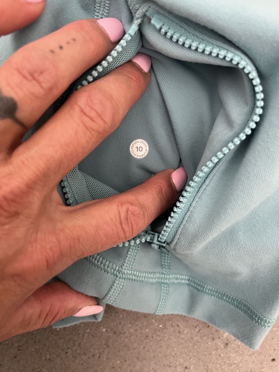 Lululemon Jacken: Lululemon  – Gebraucht aus Dottikon von kat_jk9m 1