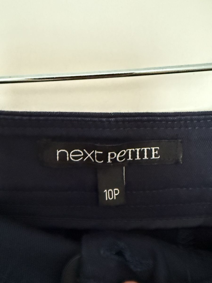 Next Hosen: Next Navy Cropped/Capri Trousers, size 10 petite – Gebraucht aus Prangins von ale_f88f 1