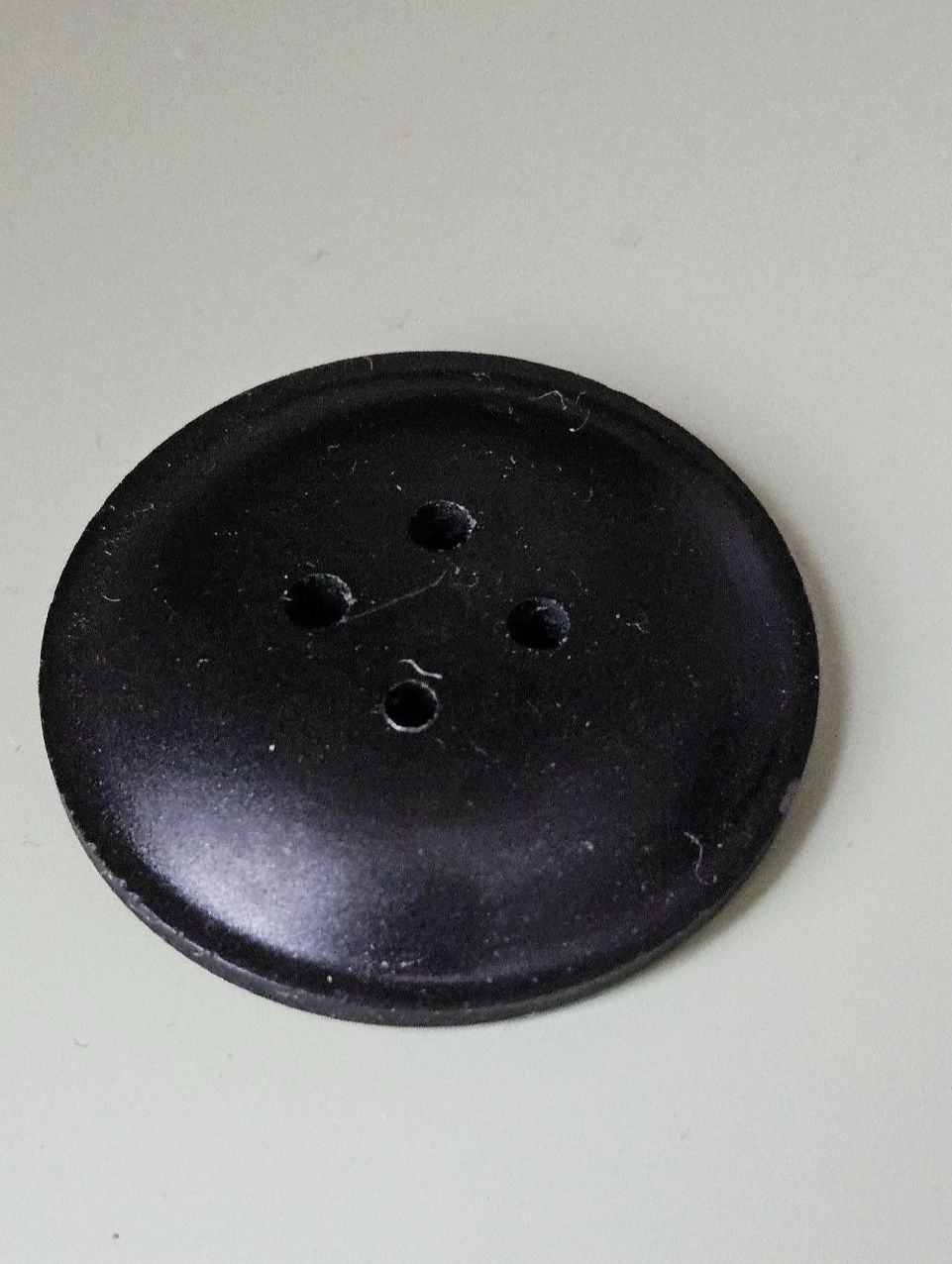 Bottoni: bouton noir 33mm – Usato da Carouge GE venduto da Lea000 2