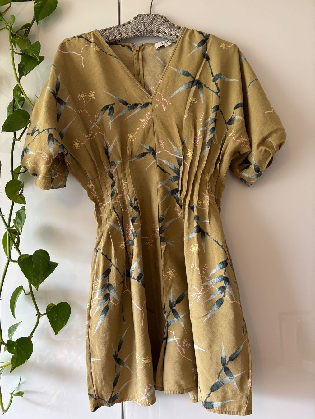 Cos Jumpsuits: COS taillierter Jumpsuit mit Blumenmuster Gr. 36 – Gebraucht aus Zürich von missmodernage 1
