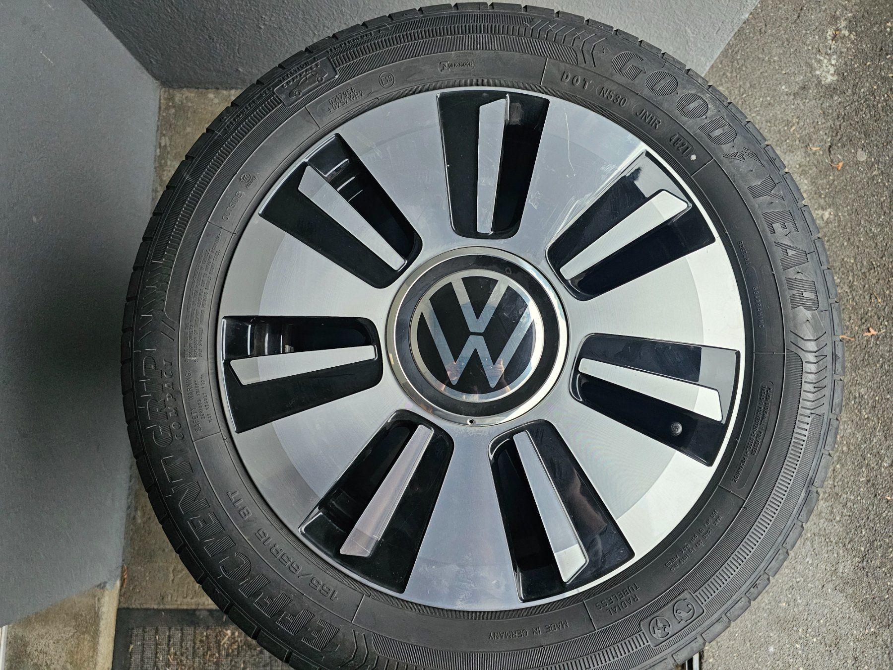 Volkswagen Pneus & Kompletträder: VW Up Sommerräder 15 zoll – Gebraucht aus Kaltbrunn von gello1991 4