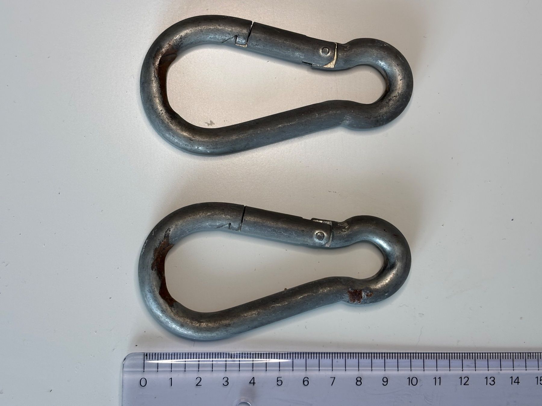 Attrezzatura da arrampicata: Karabinerhaken, gebraucht – Usato da Niederurnen venduto da Guste