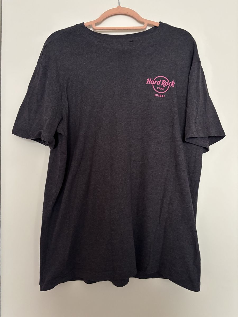 Hard Rock Cafe T-shirt: Hard Rock Cafe Dubai Shirt, – Nuovo (secondo la descrizione) da Rechthalten venduto da Stephi_03