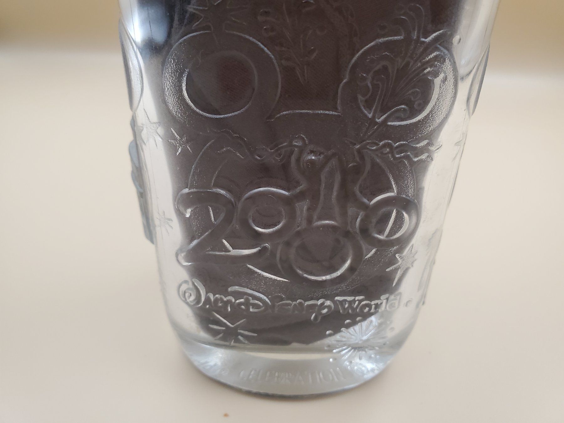 Disney Gläser: Verre Disney McDonald 2000 Mickey Sorcier Parc Epcot Floride – Gebraucht aus Rennaz von La_malle_du_dauphin 2