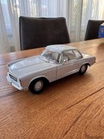 Modellauto Mercedes-Benz 230 SL 1:18 weiss gebraucht Zustand
