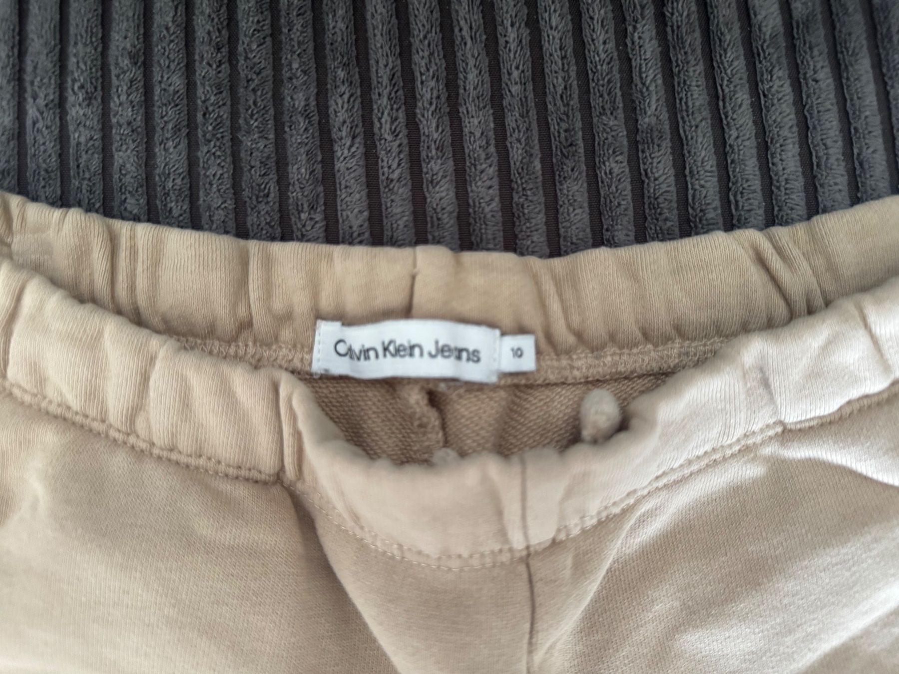 Calvin Klein Pantaloni: Short Calvin Klein Jean, beige, taille 10 ans. – Usato da Chatelaine venduto da lae_7h8n 2