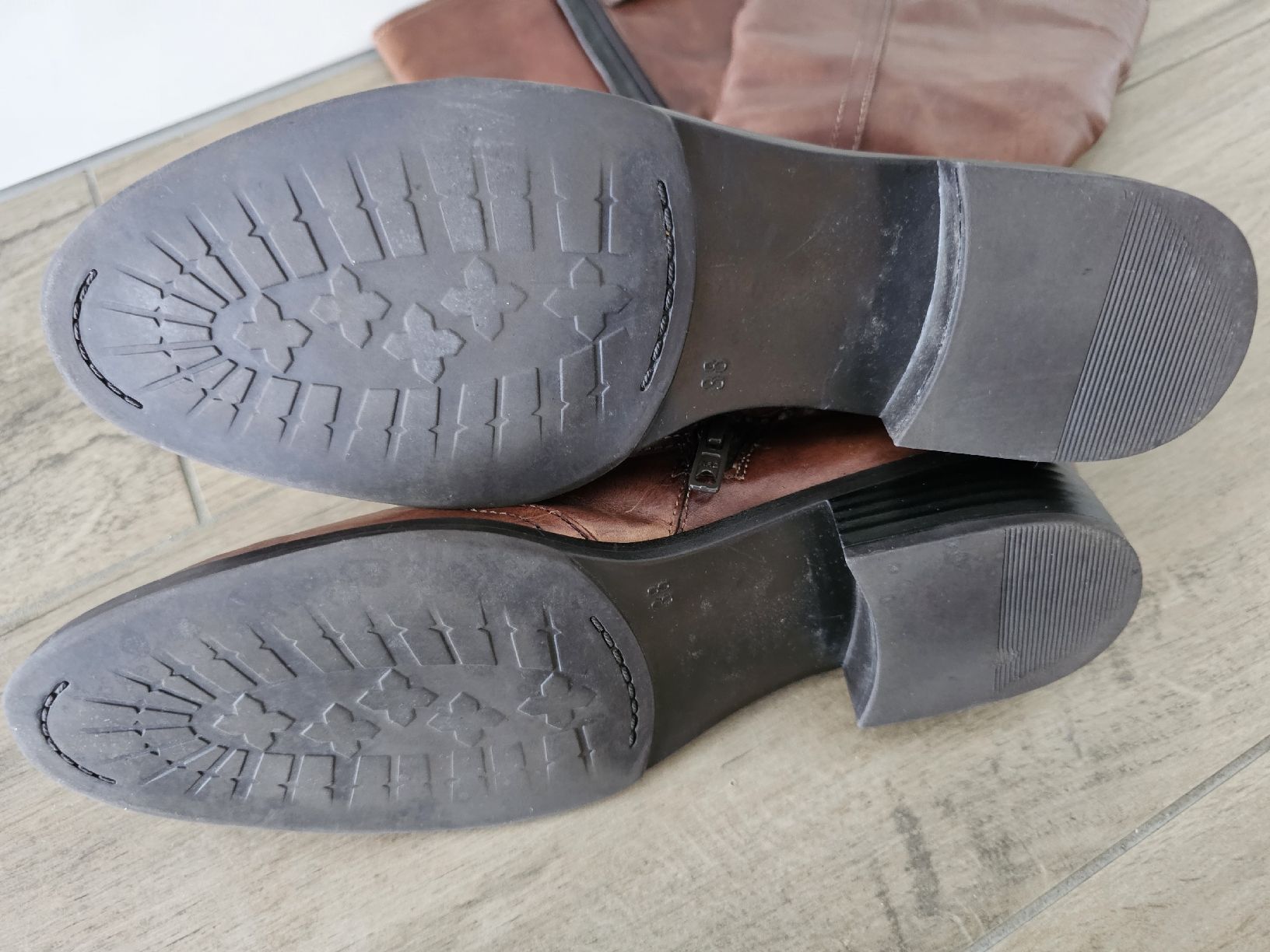 Scarpe da donna: Stiefel Leder Marke Pesaro Gr. 38 – Usato da Neukirch (Egnach) venduto da Bonita6 2