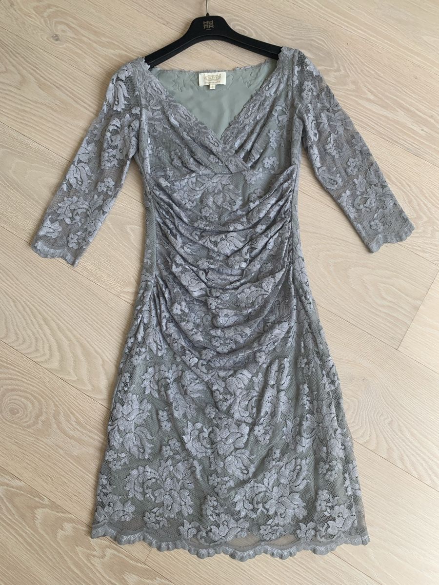 Kleider: Silberfarbenes Designer-Kleid mit schwarzem Blazer, Gr. 36 – Neu (gemäss Beschreibung) aus Schwanden GL von Cicala 1