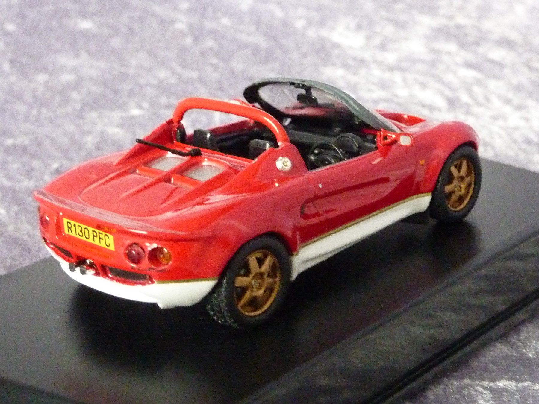 Lotus Modellini d'auto: Lotus Elise rot 1:43 – Nuovo e nell'imballaggio originale da Dürrenäsch venduto da modellautos4you 4