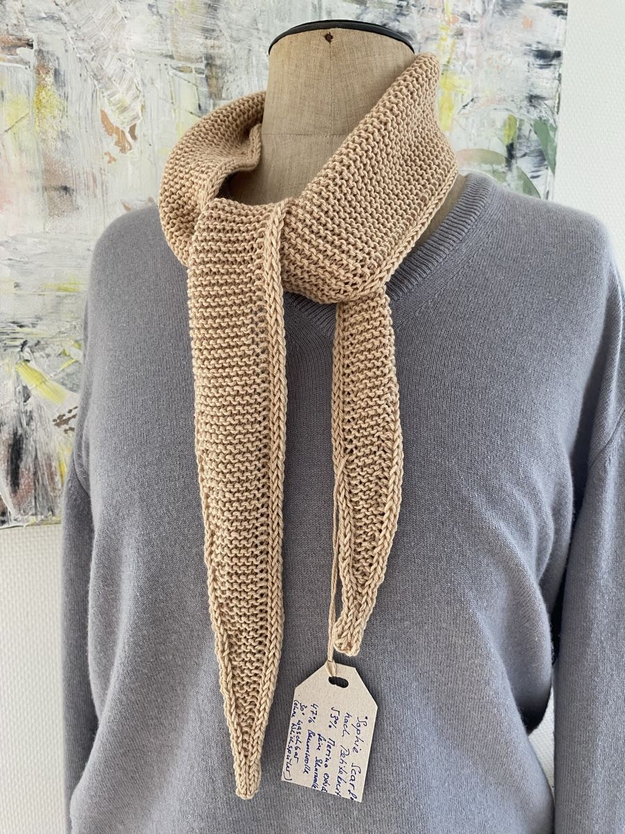 Foulard & Sciarpe: Sophie Scarf - handgestrickt - camelbeige – Nuovo e nell'imballaggio originale da Dübendorf venduto da Montclair 1