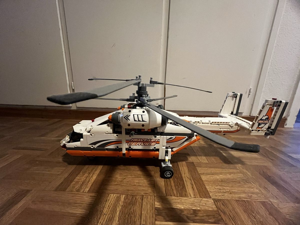 Lego Kit di costruzioni: LEGO Technic 42052 Heavy Lift Helicopter, gebraucht  – Usato da Zürich venduto da lin_t7wr
