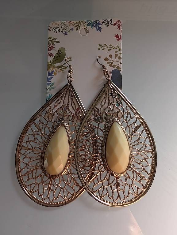 Ohrringe & -stecker: Ohrringe golden mit Stein – Gebraucht aus Konolfingen von Honey870