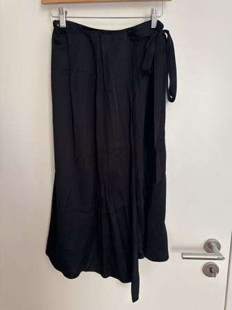 & Other Stories Black satin Wrap Skirt EUR 36