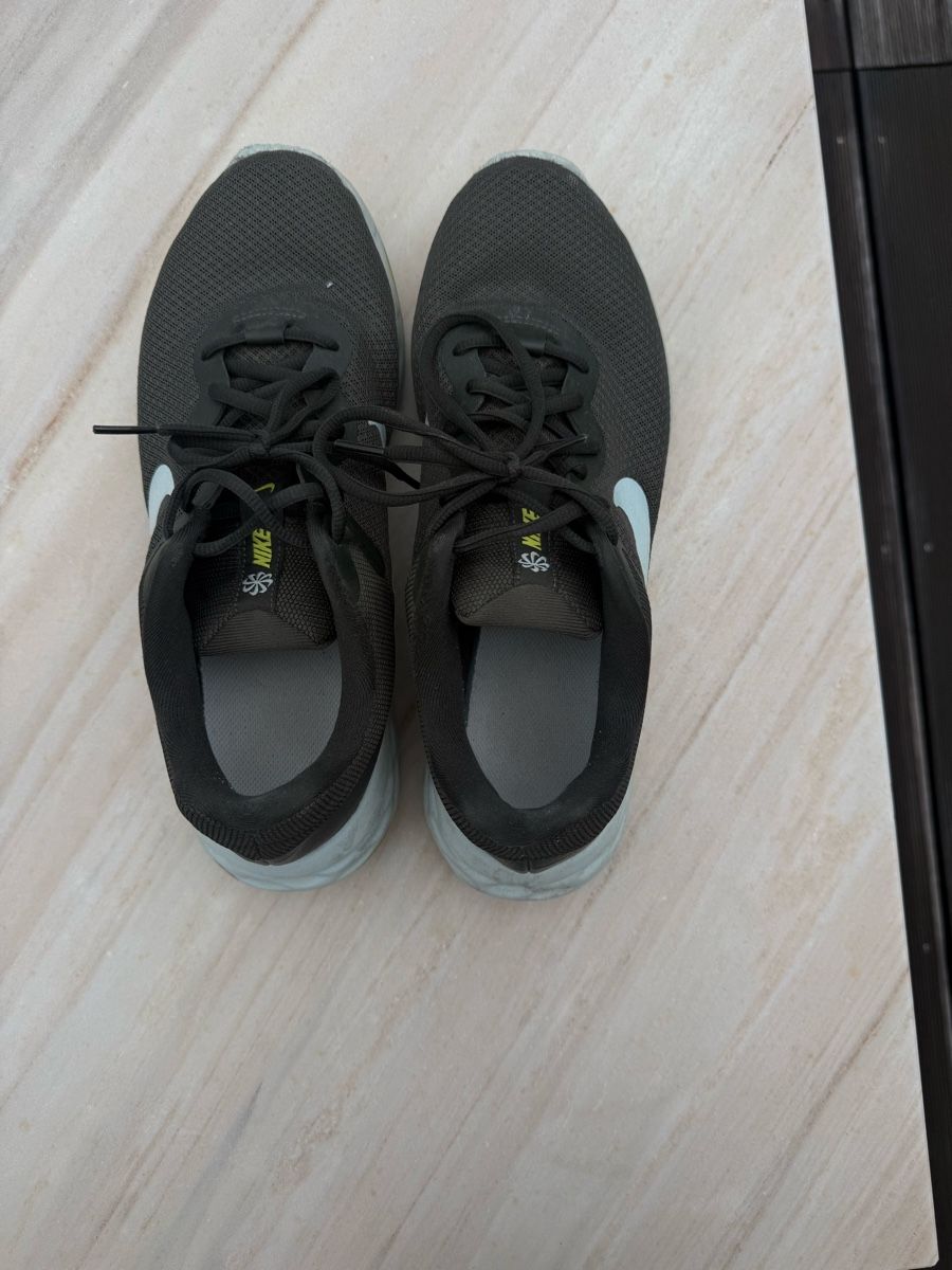 Nike Scarpe da uomo: Nike Running Sneaker Gr. 44 – Usato da Engelburg venduto da mia_n6tr 3