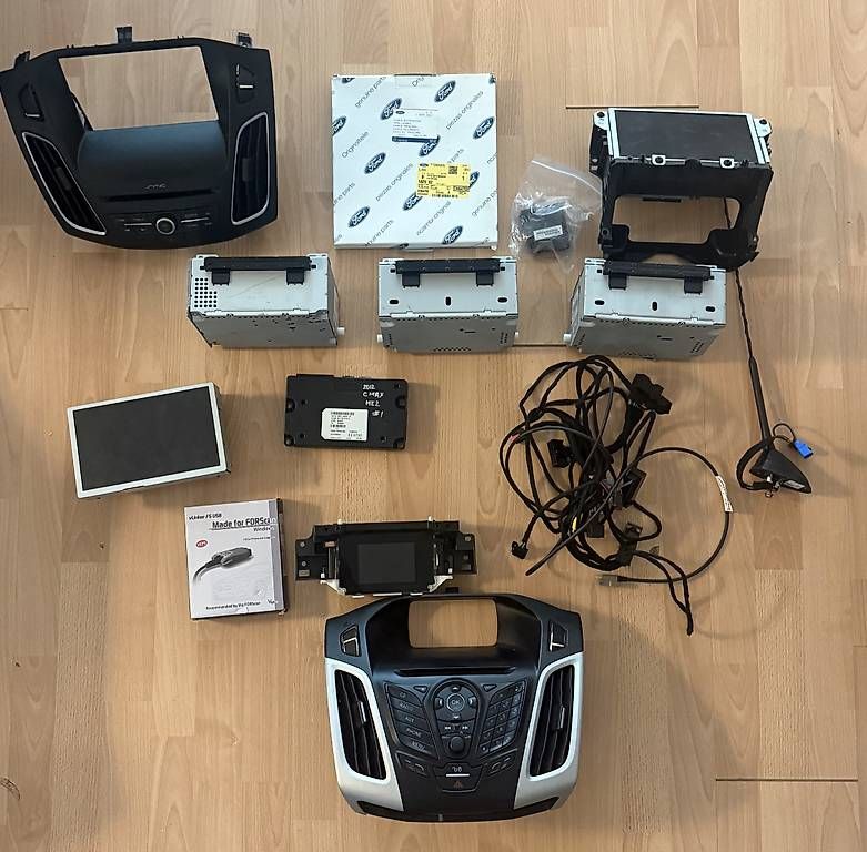 Tutti pezzi di ricambio auto: Diverse Ford Audio Systeme. SYNC 1 und SYNC 2 – Usato da Winterthur venduto da Beli4