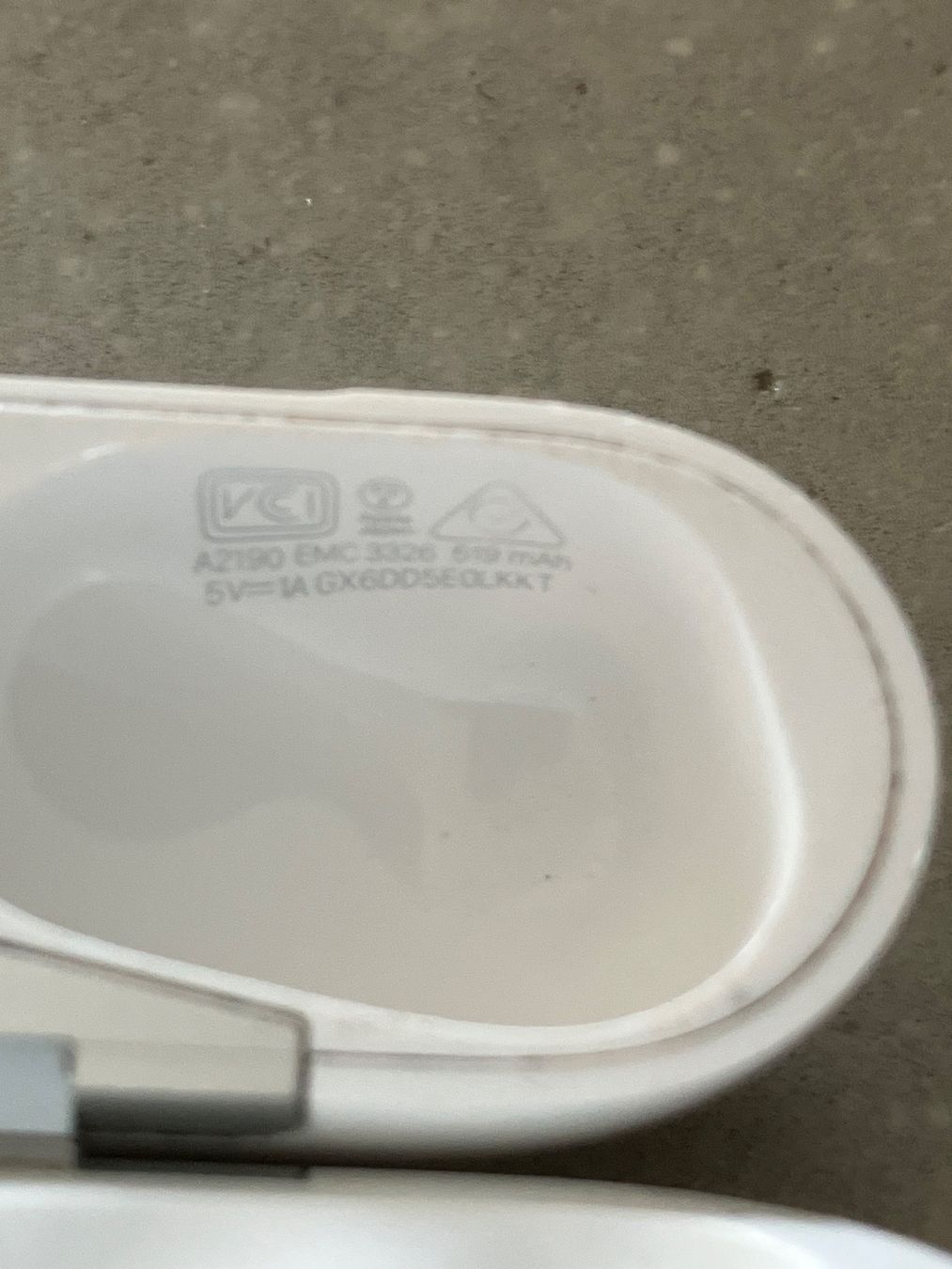 Apple Cuffie: Apple AirPods Pro 1 Charging Case – Usato da Lausanne venduto da mr.v 4