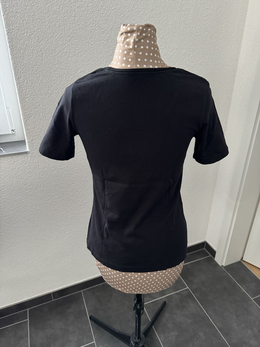 S.Oliver T-Shirts: Schwarzes s.Oliver T-Shirt, Grösse 34 – Gebraucht aus Frick von Cirilla 3