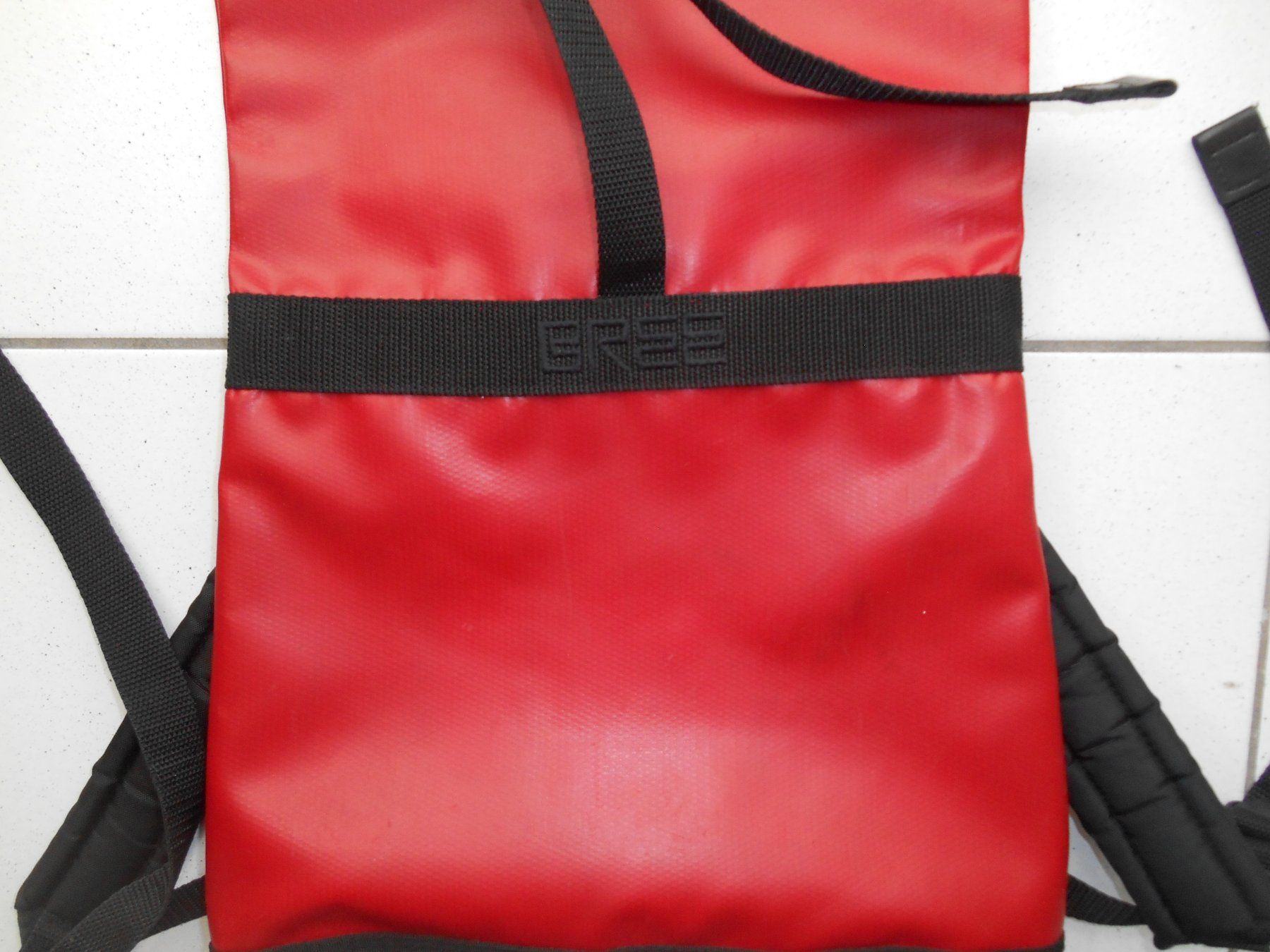Bree Zaini: Bree Rucksack in Rot/Schwarz – Usato da Basel venduto da Birs868 2