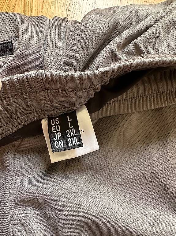 Hosen: Sport pants – Gebraucht aus Zürich von abiiStore 1