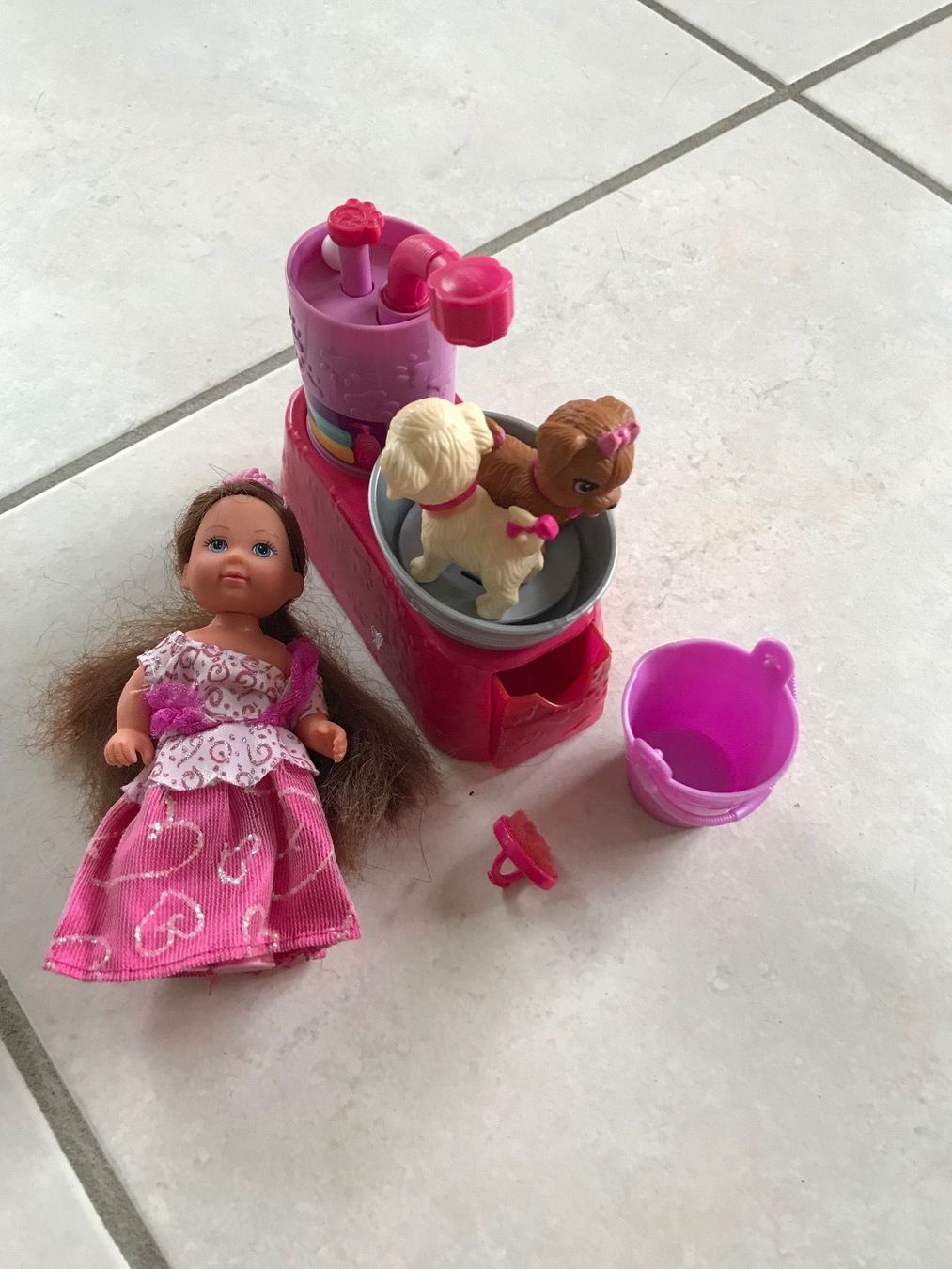 Giocattoli: Barbie Hundewaschanlage – Usato da Grüningen venduto da kleiderstar 1