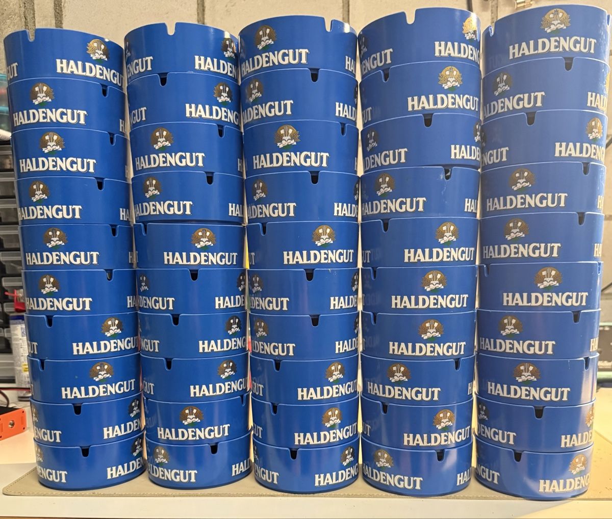 Cendriers: 50 Aschenbecher Haldengut – D'occasion à Zuzwil SG par Stepwolf