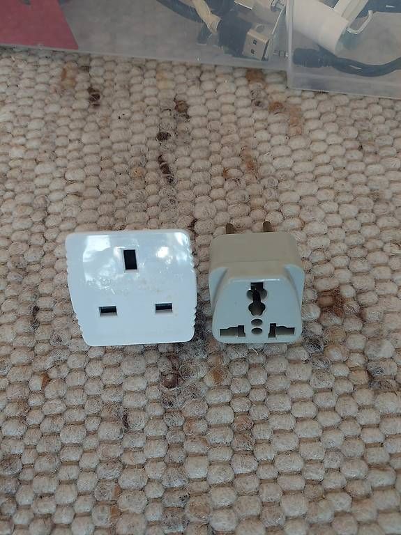 Unità & Adattatore: Surge protected multi plug UK type and adaptors – Usato da Baar venduto da vpa_q7mw 4
