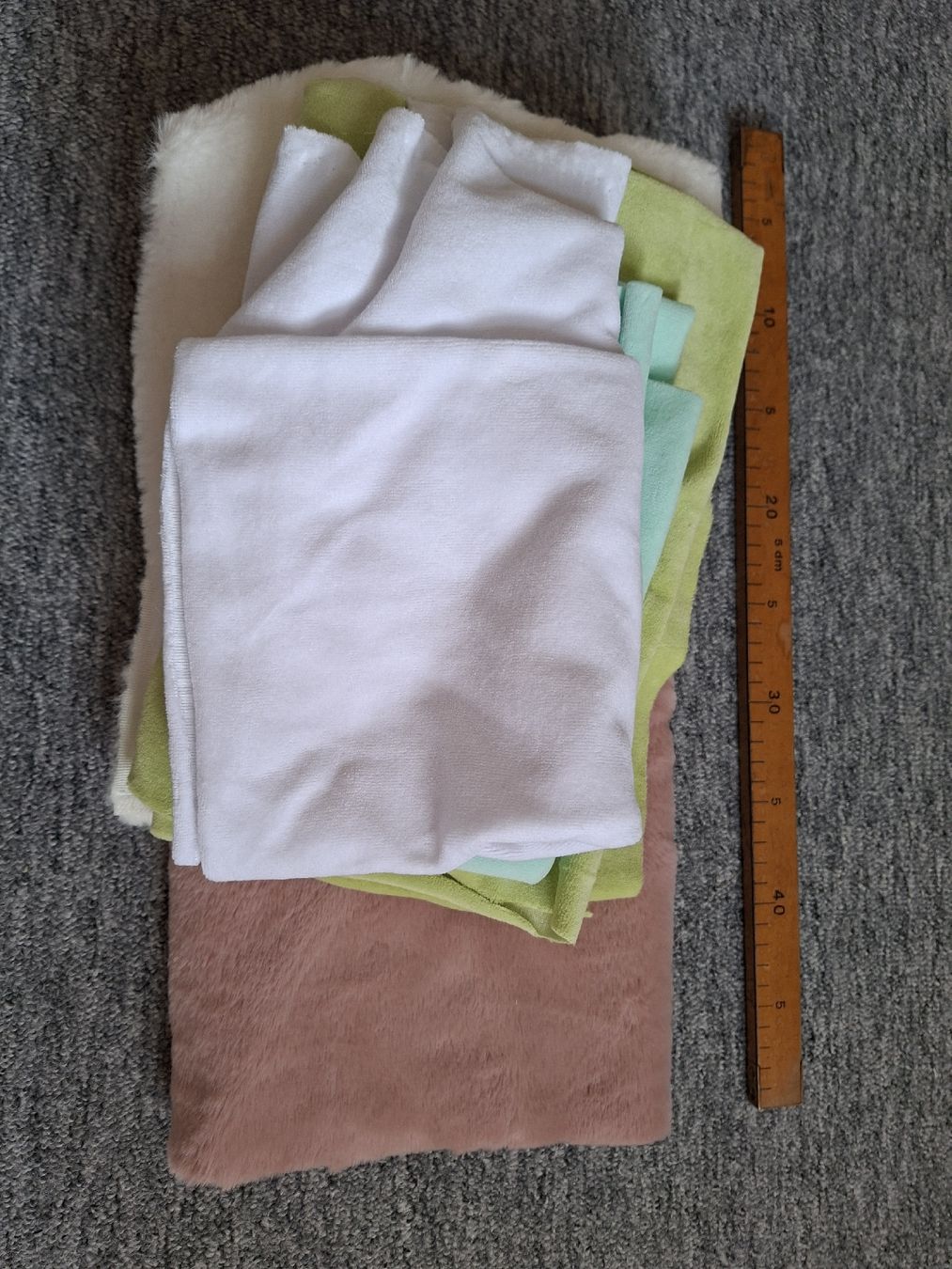 Stoffe: Plüsch Stoffreste Paket – Neu (gemäss Beschreibung) aus Remetschwil von littleredboots 2