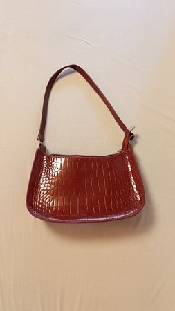 Vintage rote Schultertasche mit Croco-Prägung – glänzend – Y