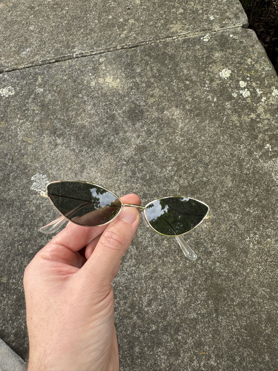 Occhiali & Lenti: Cat Eye Sunglasses Transparent Arms New – Nuovo e nell'imballaggio originale da Effretikon venduto da rus_2l2p 1