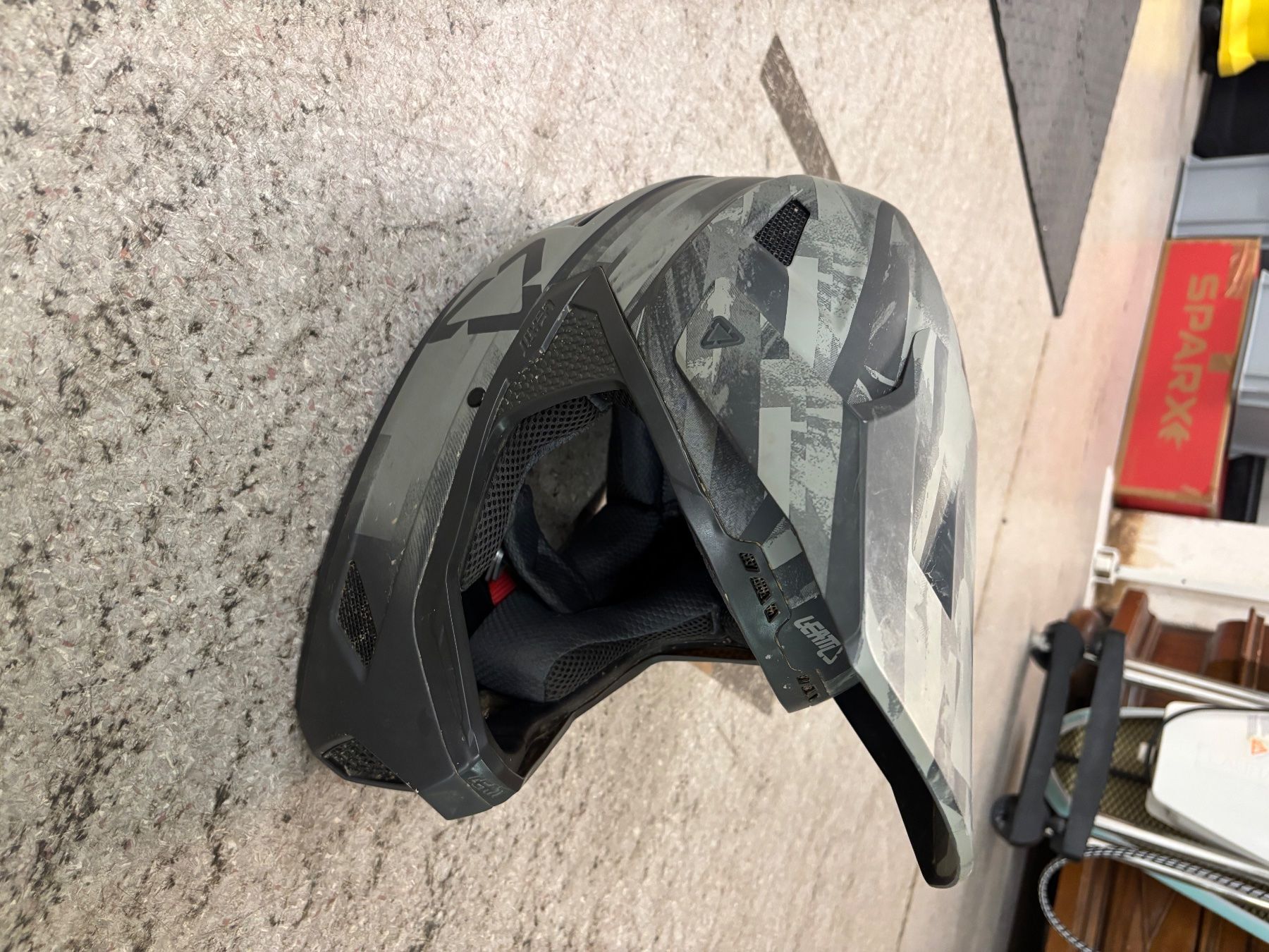 Caschi: Leatt DBX (Downhill Helm) – Usato da Kilchberg ZH venduto da and_6lzs