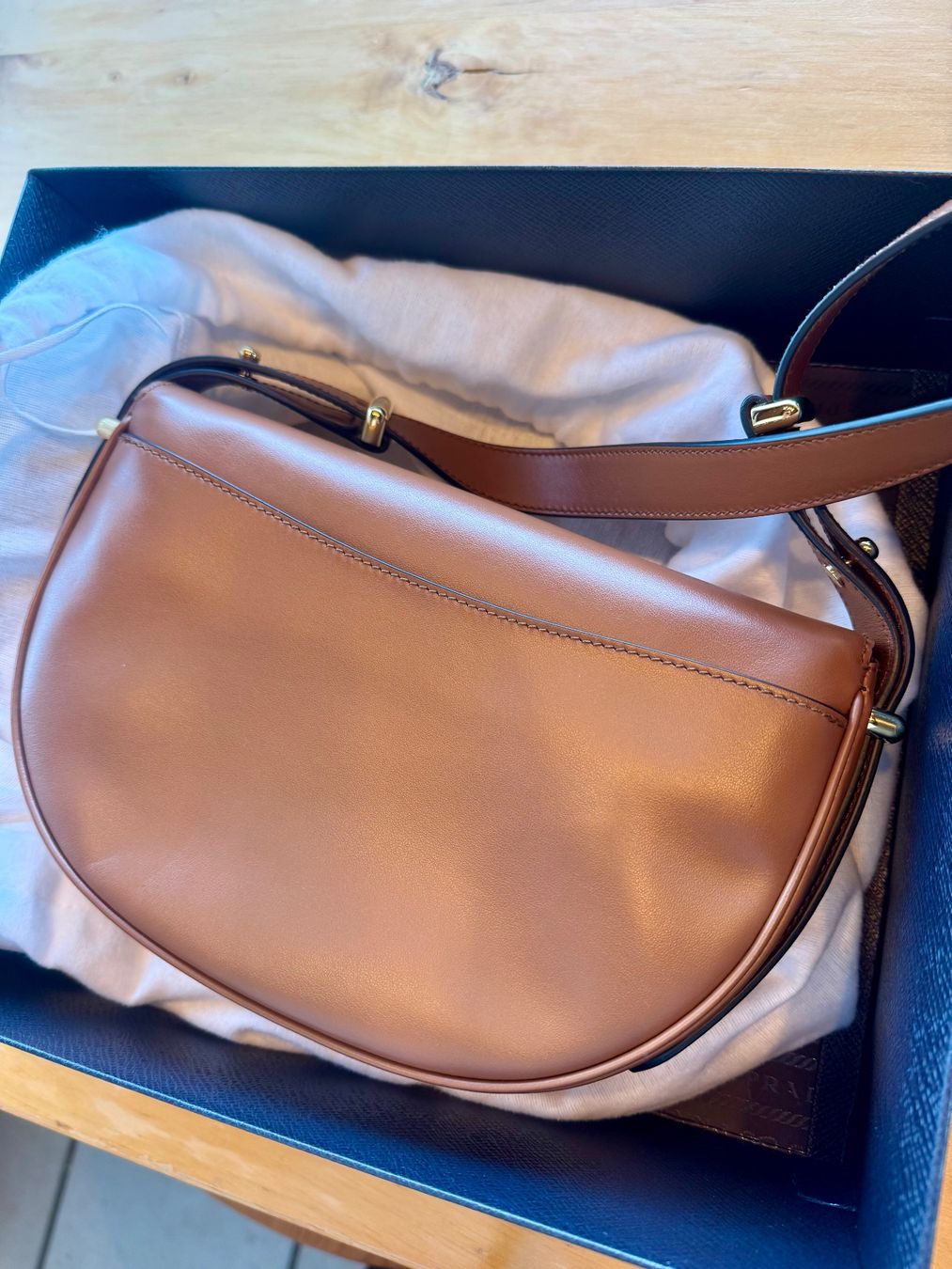 Prada Borse: Brand New Prada Arqué leather shoulder bag – Nuovo (secondo la descrizione) da Altendorf venduto da CC_85 1