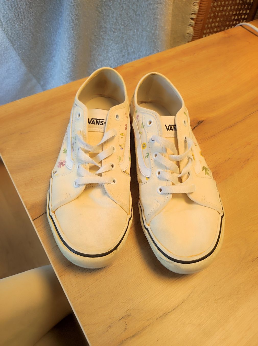 Chaussures femmes: Vans mit Blumen-Muster, Gr. 42 – D'occasion à Arni AG par Rosen11 1